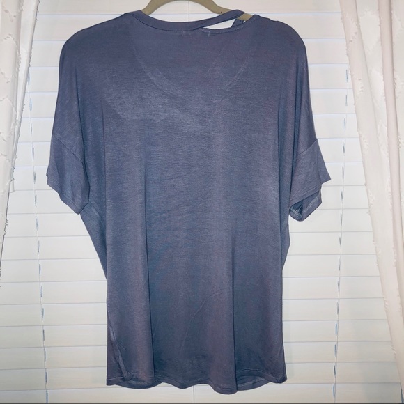 Cutout knot top - Picture 3 of 3